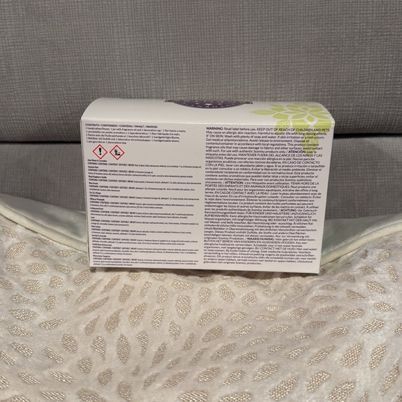 Scentsy Fragrance Flower Vanilla Bean Buttercream Brand New - Picture 2 of 8